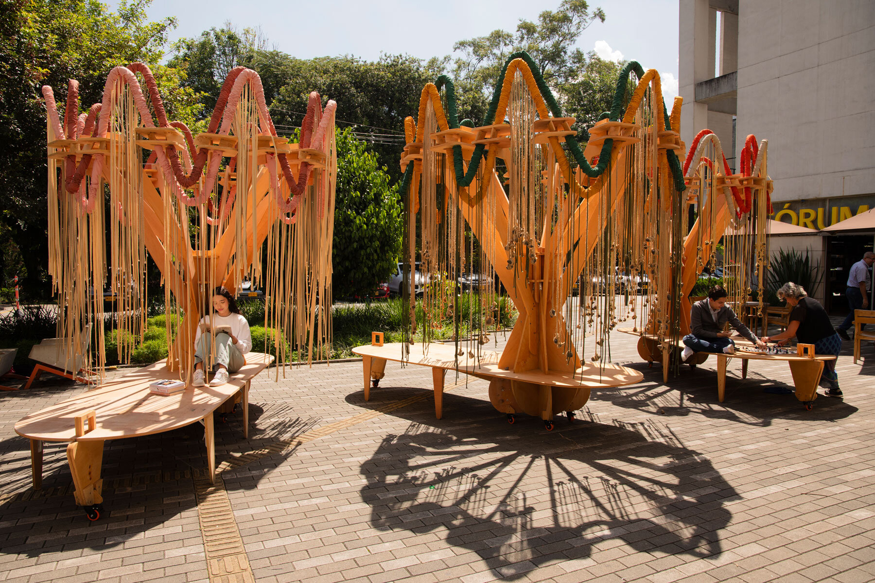 solar-trees-izaskun-chinchilla-architects-mobile-installations-public-squares-shade-designboom-1800-3