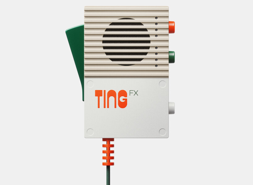 Proyecto para adolescentes con micrófono de mano