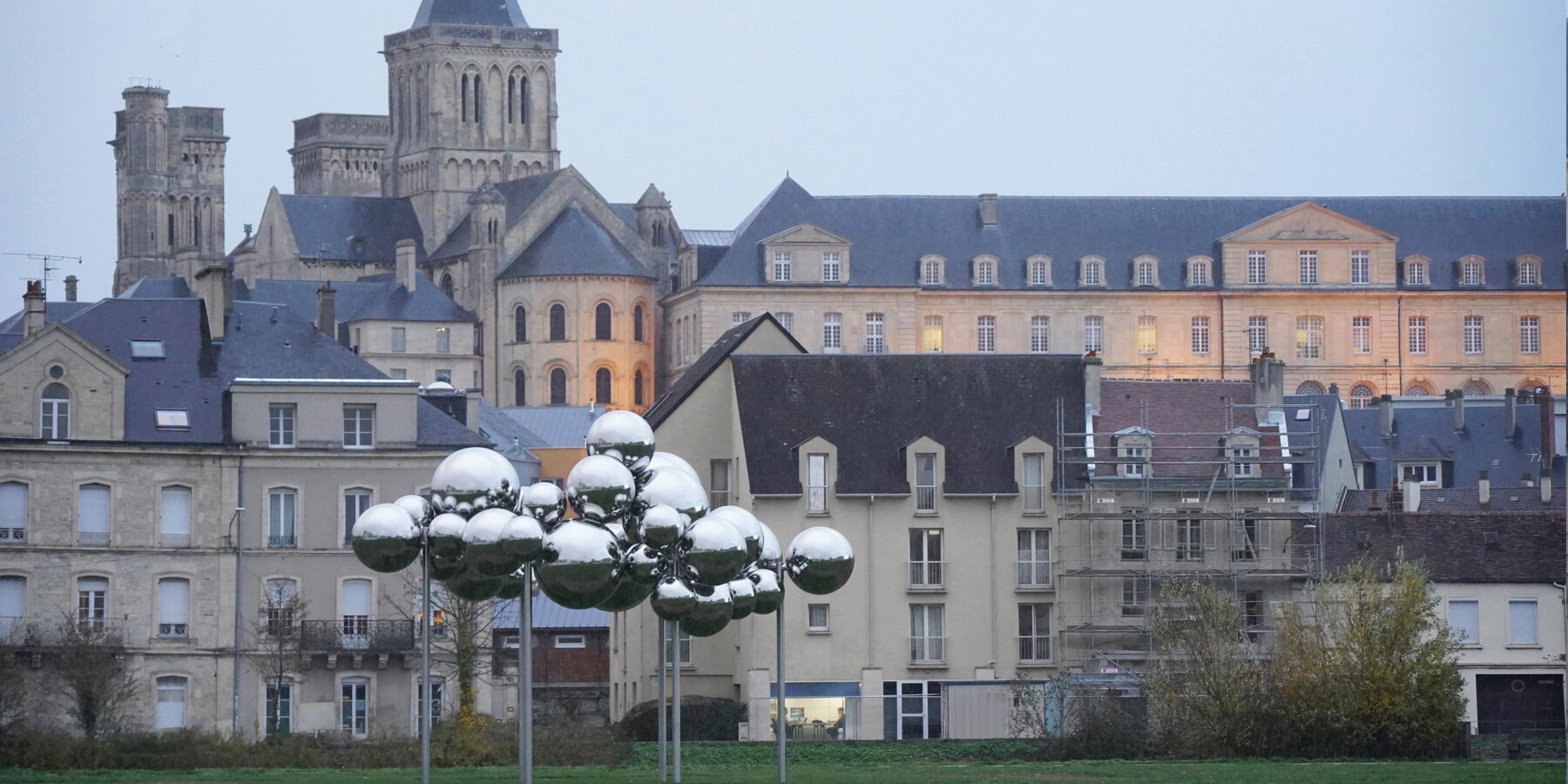 vincent-leroy-molecular-cloud-normandy-designboom-1800-3