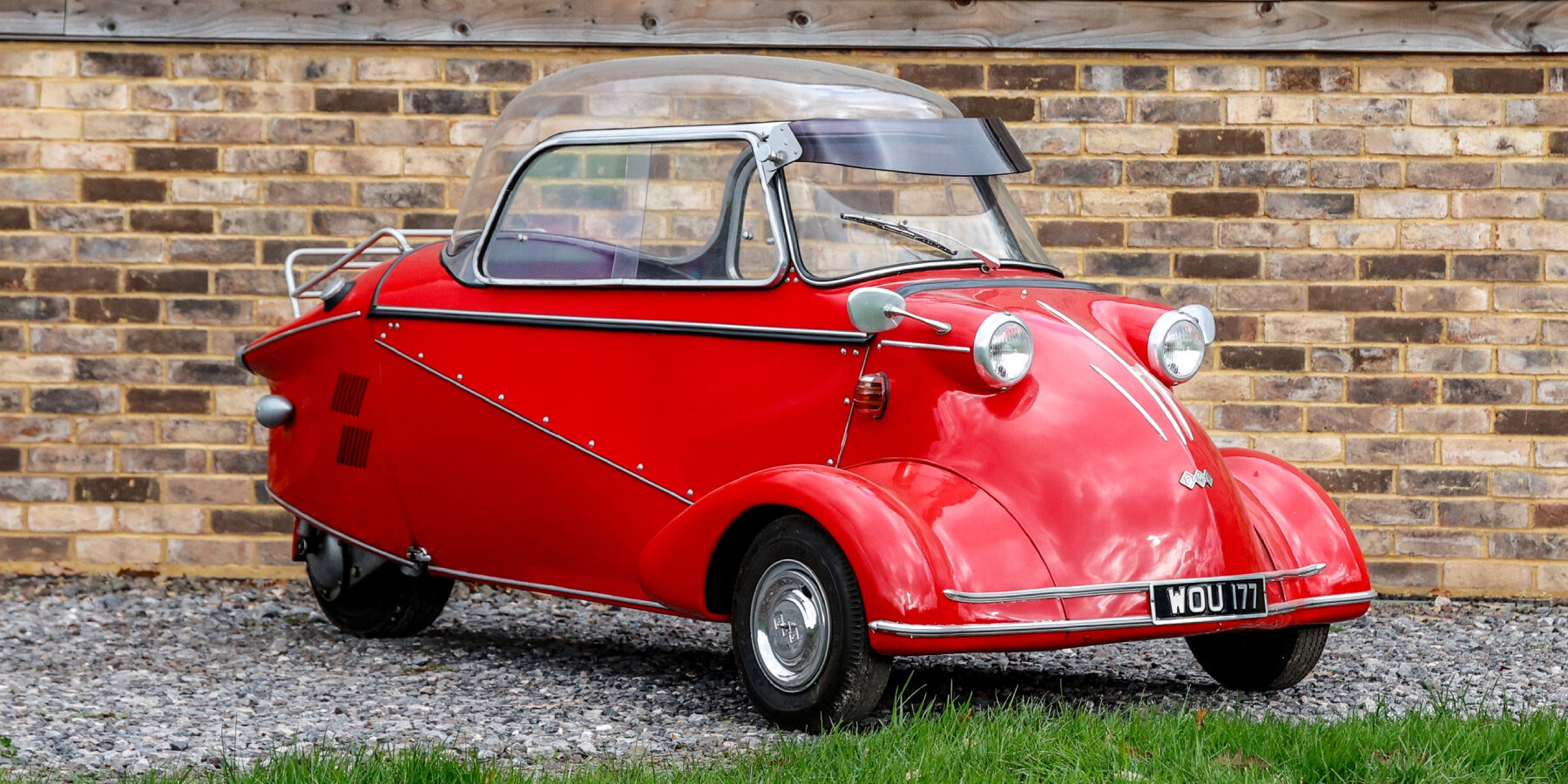 vintage-wacky-cars-60s-90s-exhibition-experimental-designs-mercedes-benz-world-designboom-ban