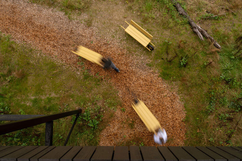 portable aluminum bench comes with wheelbarrow wheels for easy transportation
