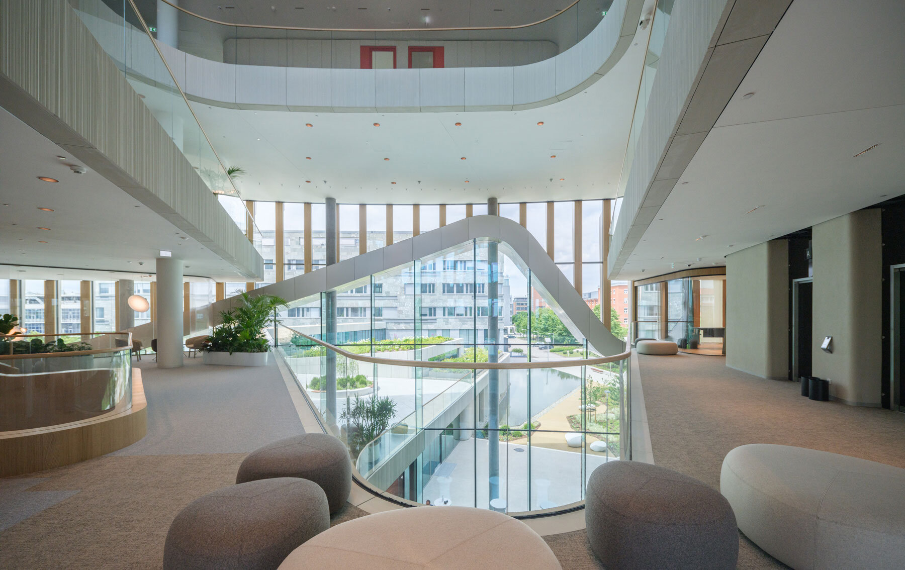 zda-richter-gedeon-headquarters-flagship-budapest-designboom-1800-3