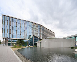 glass curtain wall envelops richter gedeon’s headquarters by ZDA in budapest