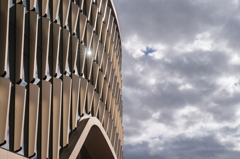 glass curtain wall envelops richter gedeon&rsquo;s headquarters by ZDA in budapest