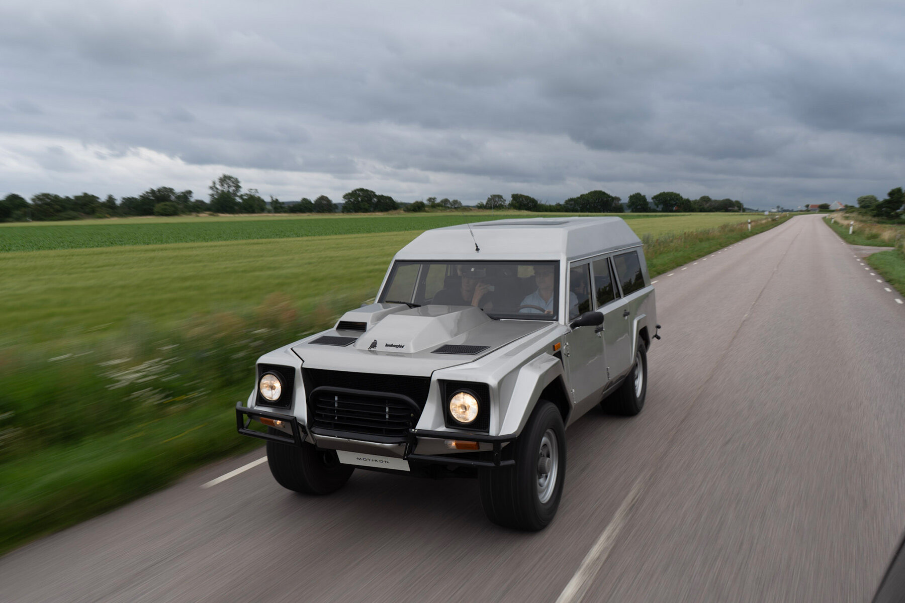 1986-lamborghini-LM002-diomante-wagon-sultan-brunei-sweden-filip-larsson-designboom-07a