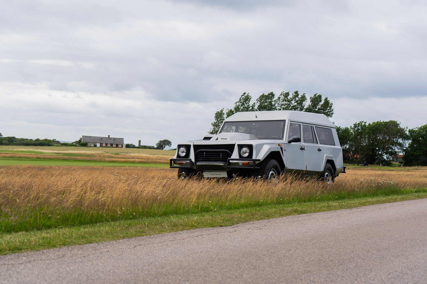 1986-lamborghini-LM002-diomante-wagon-sultan-brunei-sweden-filip-larsson-designboom-09a