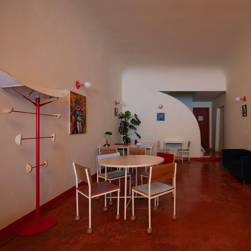 caf&eacute;&rsquo;s red facade carves welcoming hand-shaped entrance in vietnam