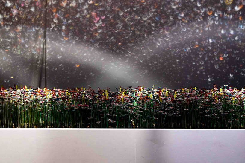 8,800 mirrored flowers from discarded acrylic reveal a data-driven portrait of the netherlands