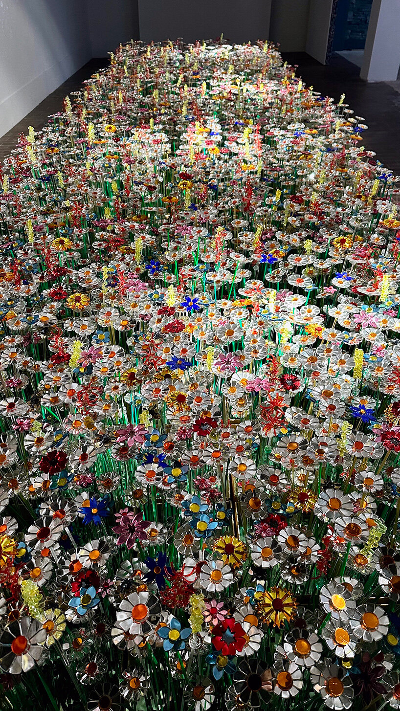 8,800 mirrored flowers from discarded acrylic reveal a data-driven portrait of the netherlands