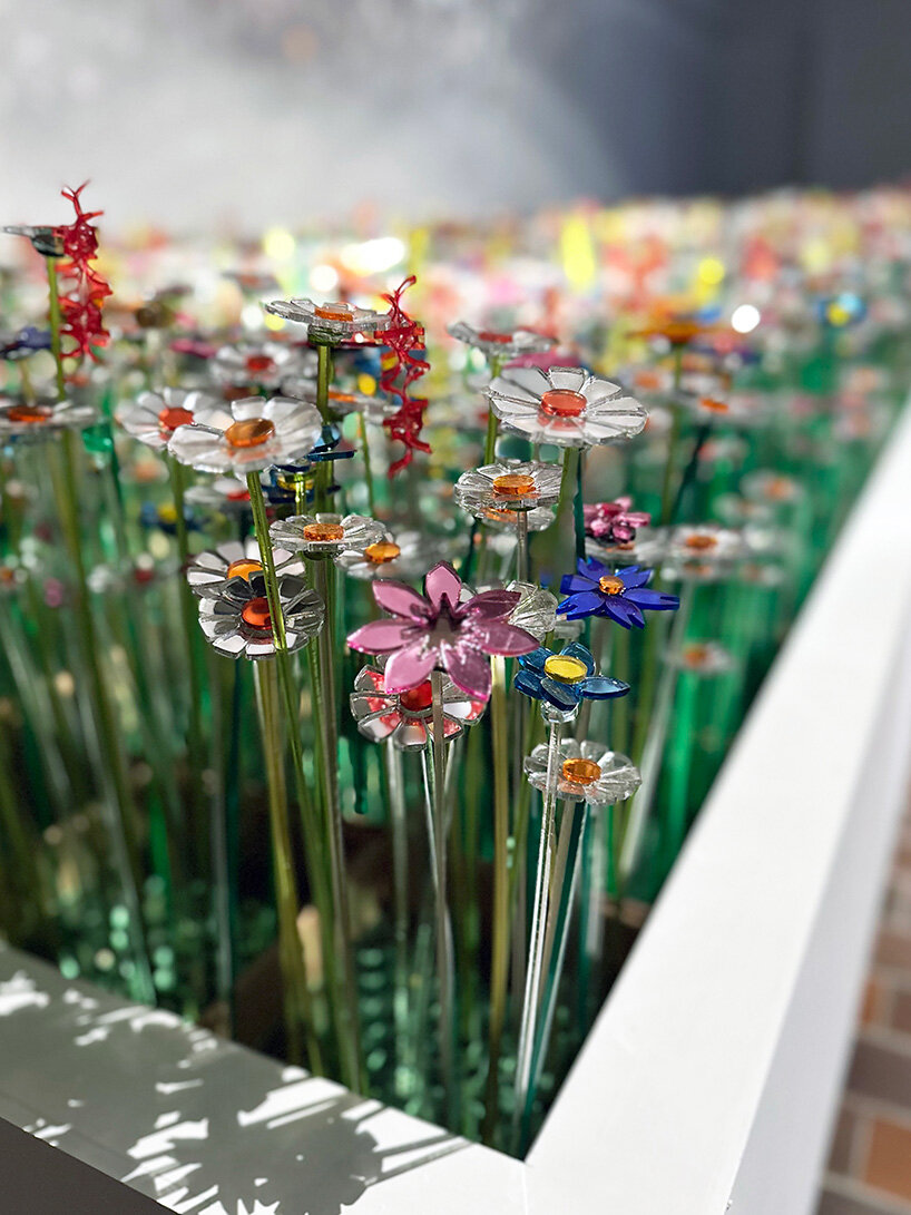8,800 mirrored flowers from discarded acrylic reveal a data-driven portrait of the netherlands