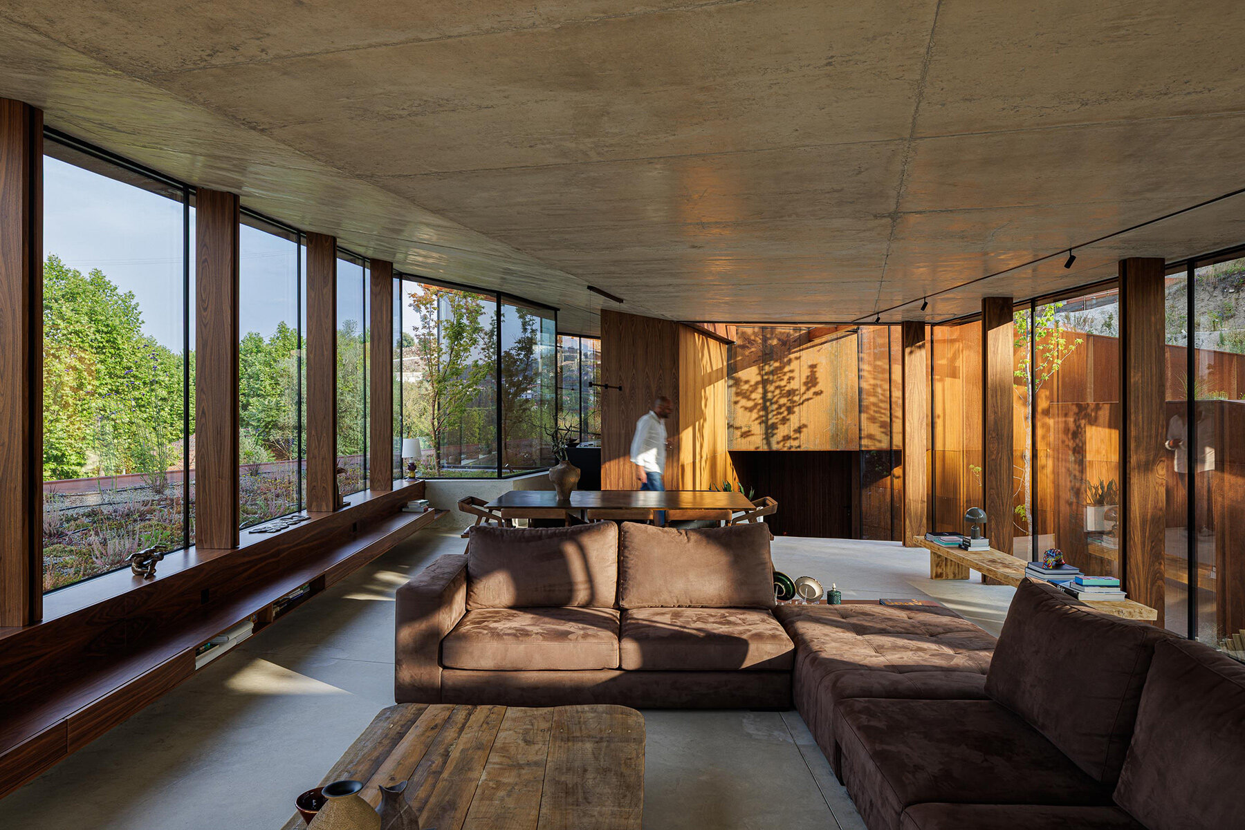 HPA-arquitetura-casa-corten-celorico-basto-portugal-ivo-tavares-designboom-06a