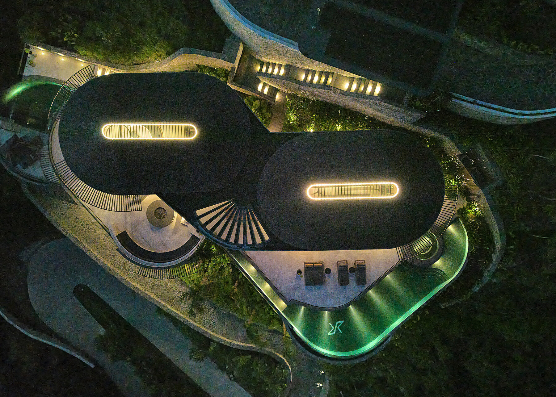 alexis-dornier-circles-tangents-steep-hillside-house-indonesia-designboom-large02