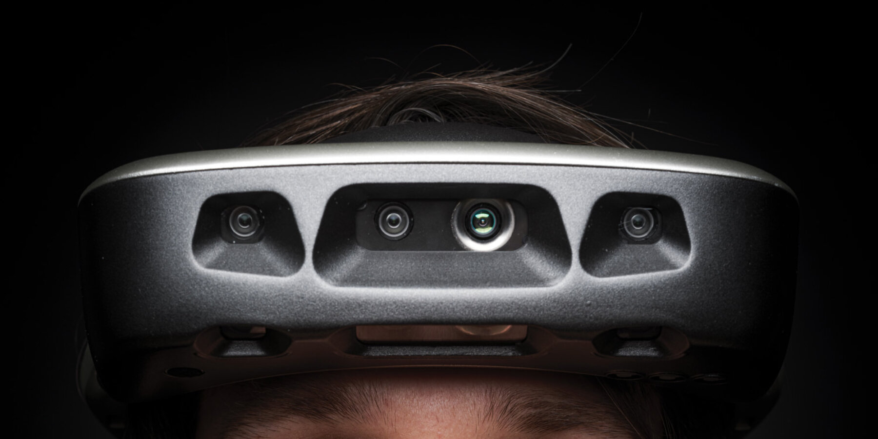 assistive-head-glasses-blind-people-move-around-without-guide-dog-.lumen-designboom-ban