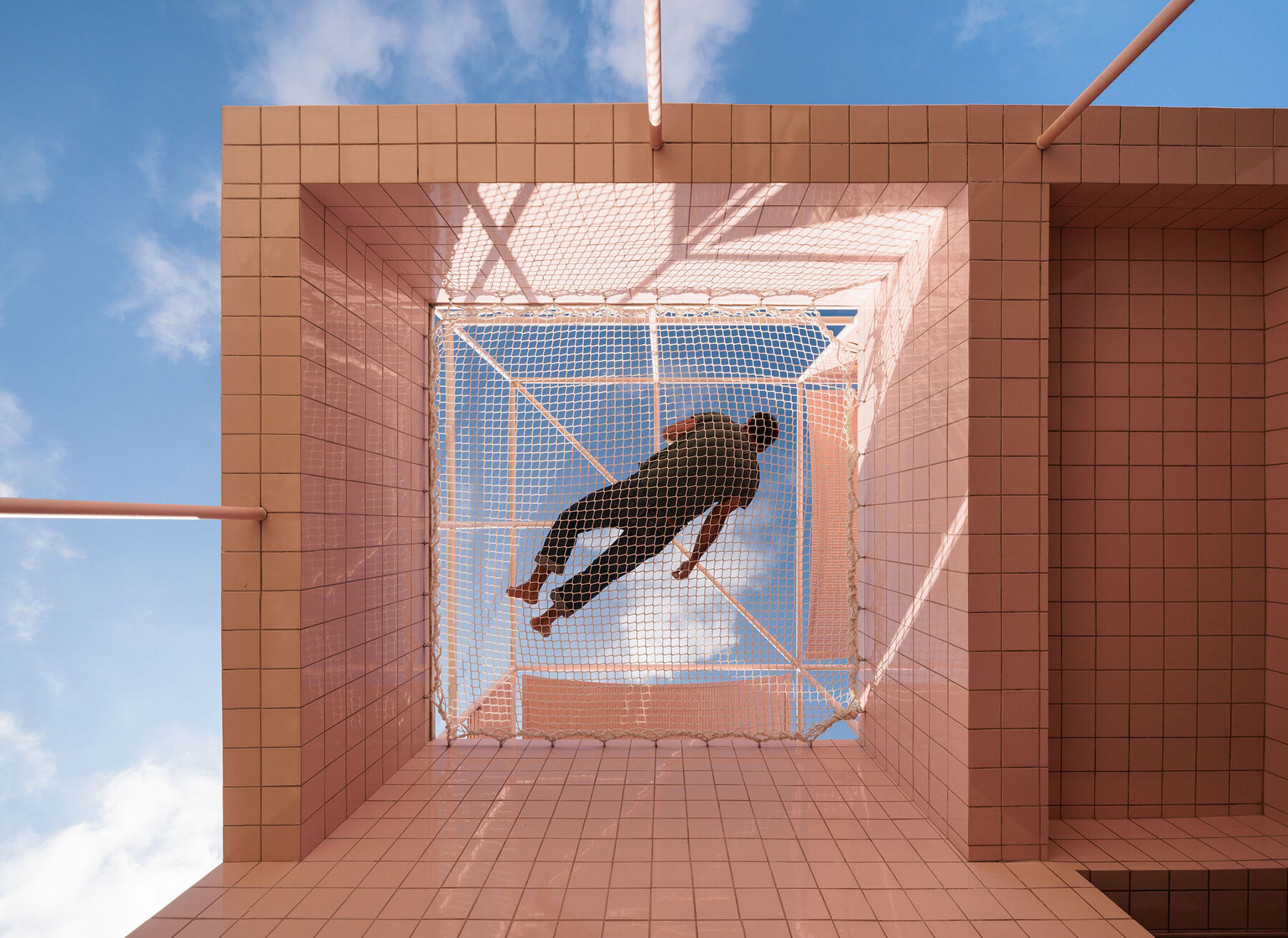 atelier-rua-light-pink-house-contrasts-surrounding-greenery-portugal-designboom-full-01