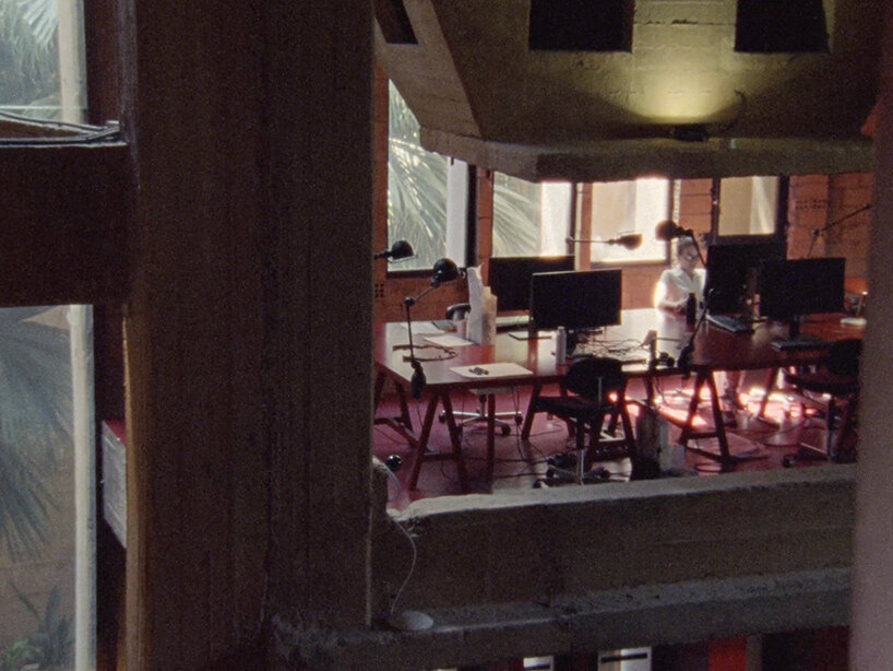 watch a film portrait of bofill taller de arquitectura at work inside la f&aacute;brica