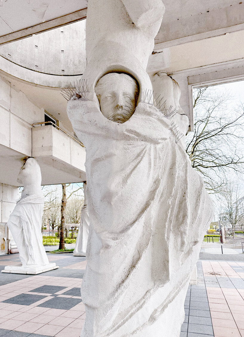 les caryatides de guyancourt: a photo essay on the postmodernist complex of suburban paris