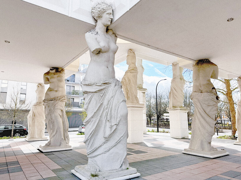 les caryatides de guyancourt: a photo essay on the postmodernist complex of suburban paris