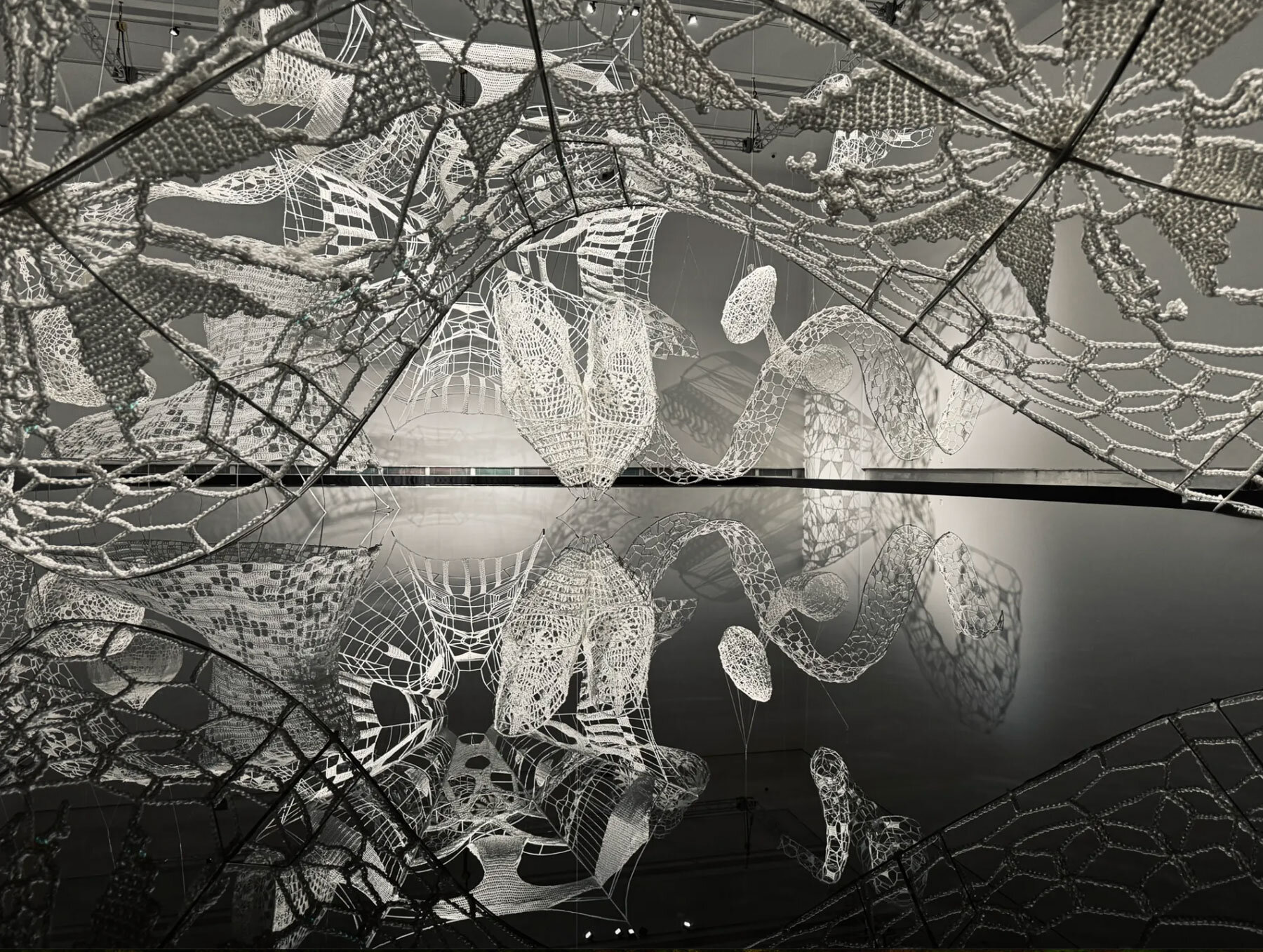 distance-installation-thread-art-choi-shine-2025-hangzhou-fibre-art-triennial-designboom-1800-3