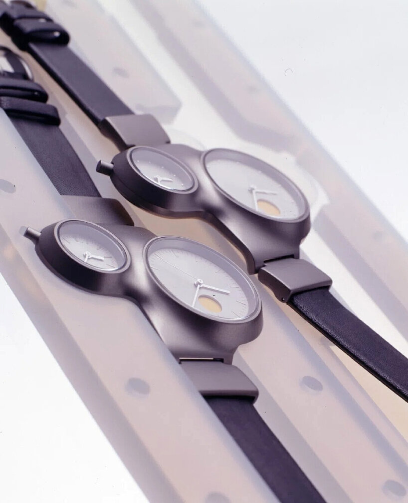 the timpiece design still with a normal 12-hour clock