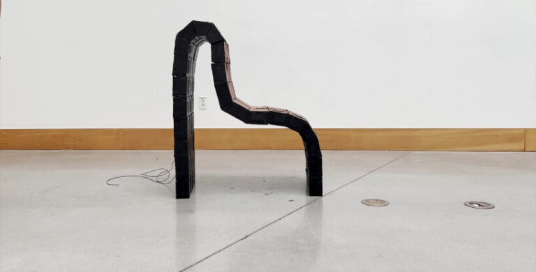flat objects turn into 3D modular emergency habitats using a string
