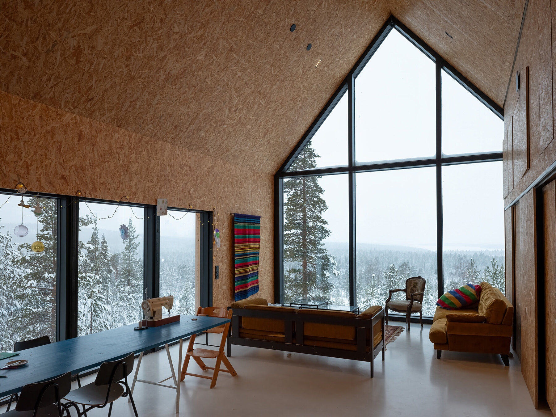 house-hill-laplands-finland-archmospheres-designboom-06a