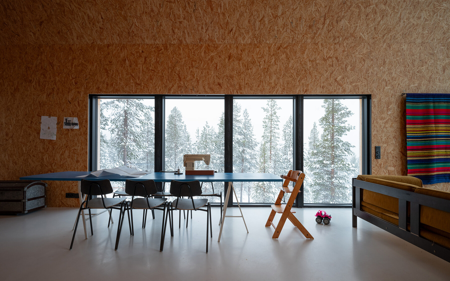 house-hill-laplands-finland-archmospheres-designboom-08a
