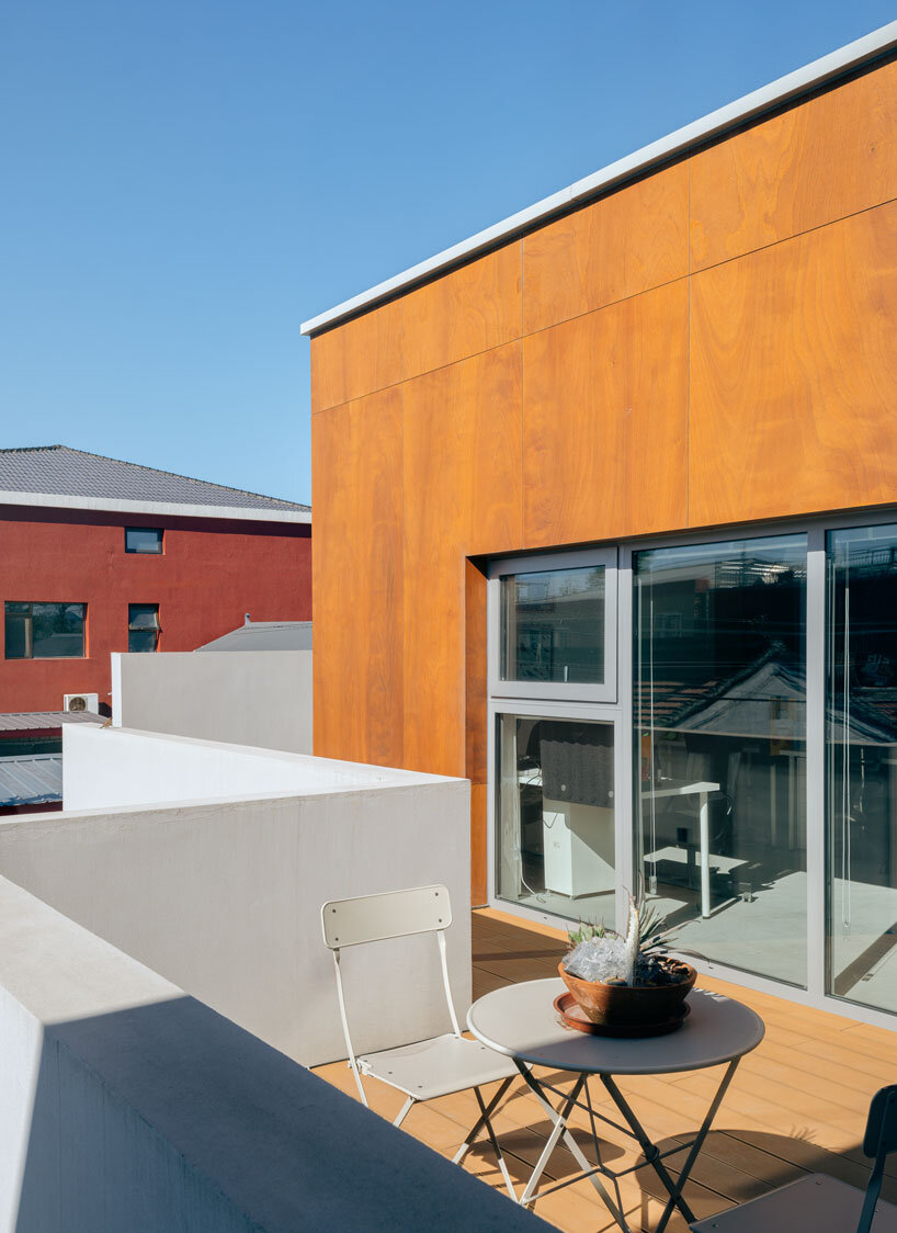 flexible courtyards craft self-developed hybrid residence by DL atelier in beijing