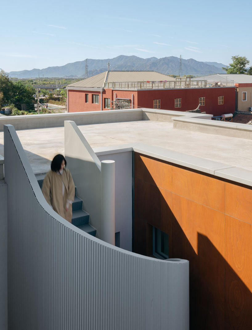 flexible courtyards craft self-developed hybrid residence by DL atelier in beijing