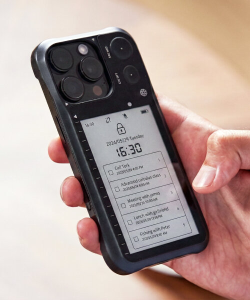 iPhone case with e-ink display lets users read books and comics without screen glare