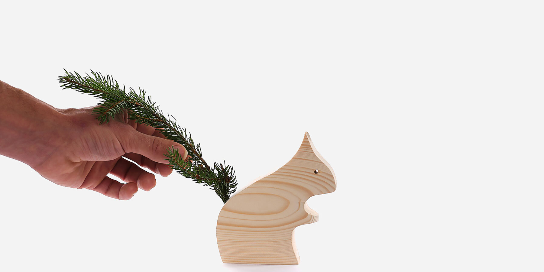 kaspar-wooden-squirrel-found-branch-aequo-design-designboom-1800-1