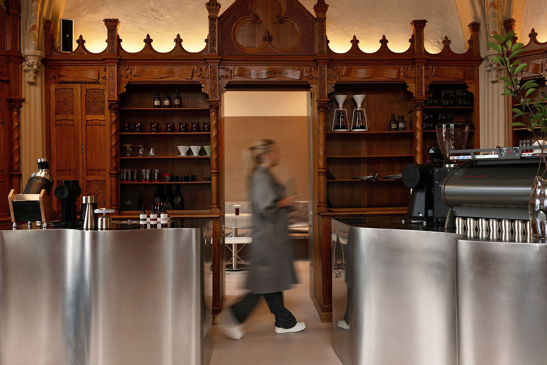 laboratorium-cafe-ektraarhitectura-fain-design-cluj-napoca-romania-designboom-06a