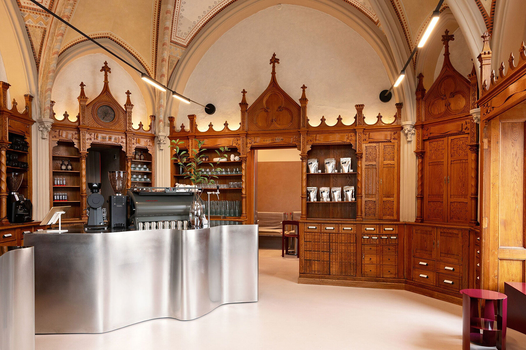 laboratorium-cafe-ektraarhitectura-fain-design-cluj-napoca-romania-designboom-08a