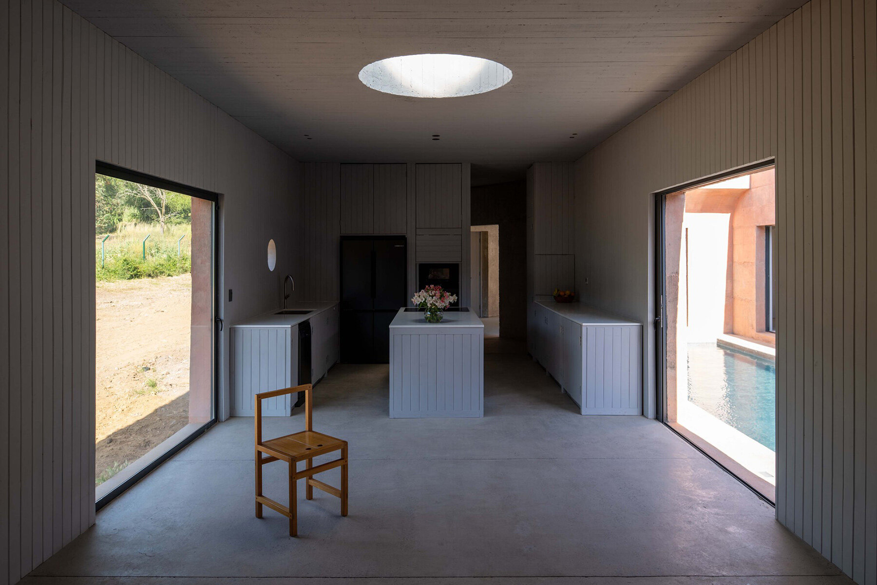 lima-house-pezo-von-ellrichshausen-chile-designboom-06a