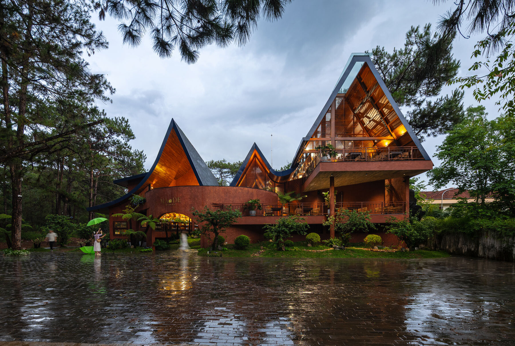 ma-de-bistro-an-nam-design-build-pine-forest-vietnam-designboom-1800-4