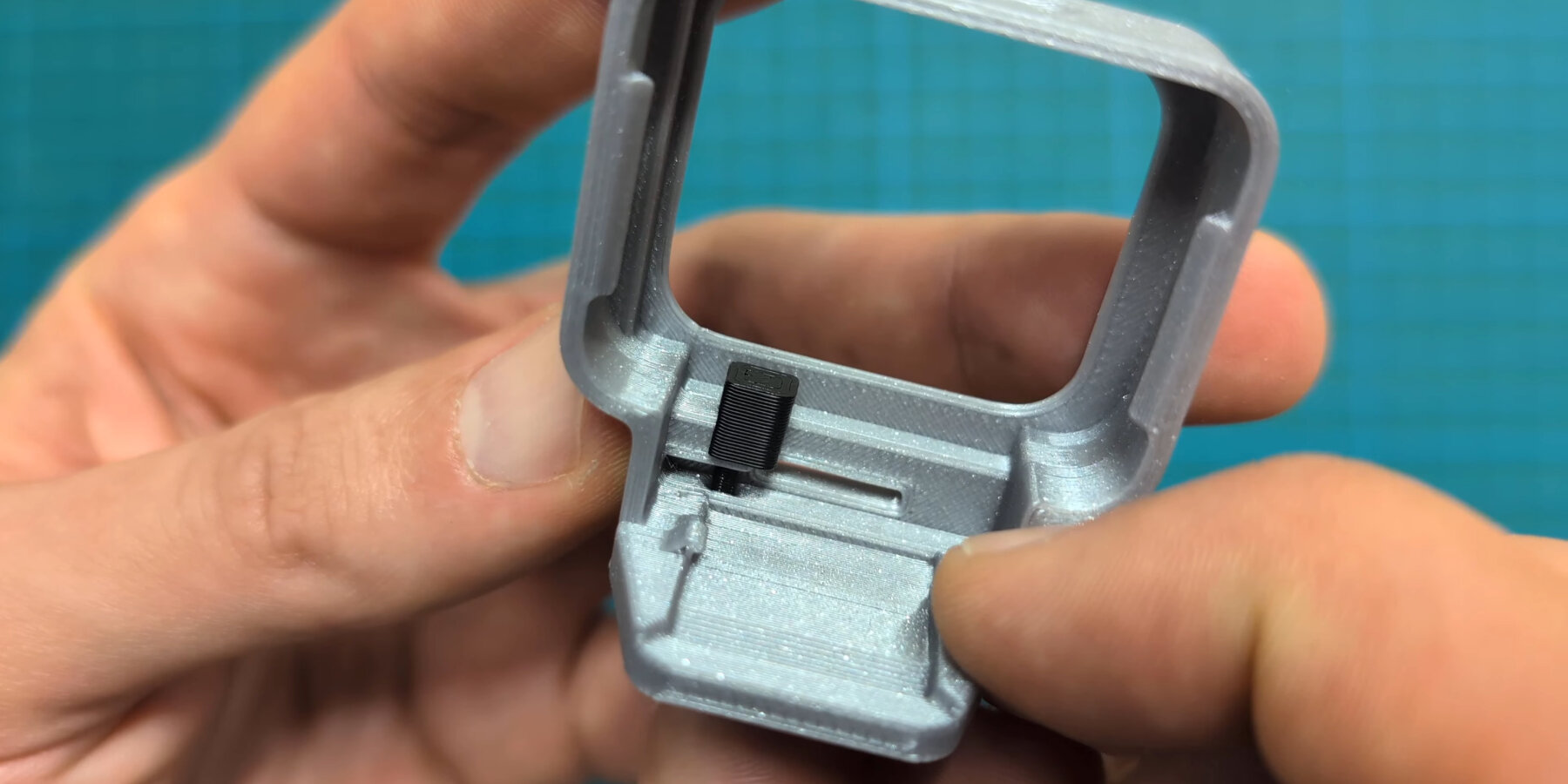 making-portable-tiny-TV-stream-videos-computers-tom-designboom-BAN