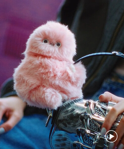 mini attachable robot ‘mirumi’ clings to bags and moves its head when users pet it