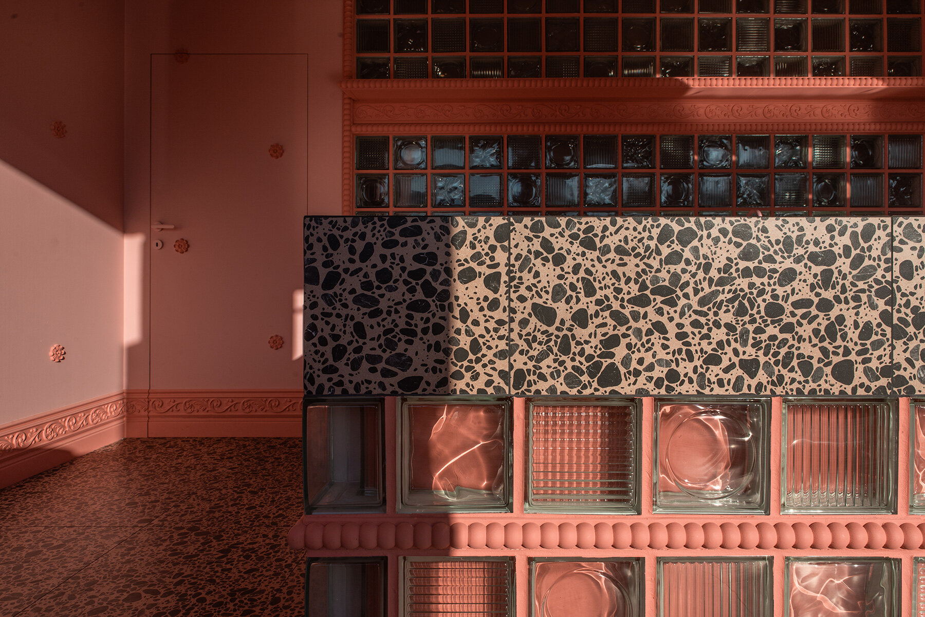 modelina-tiny-cake-studio-poland-jelly-glass-confectionery-detailing-designboom-large01