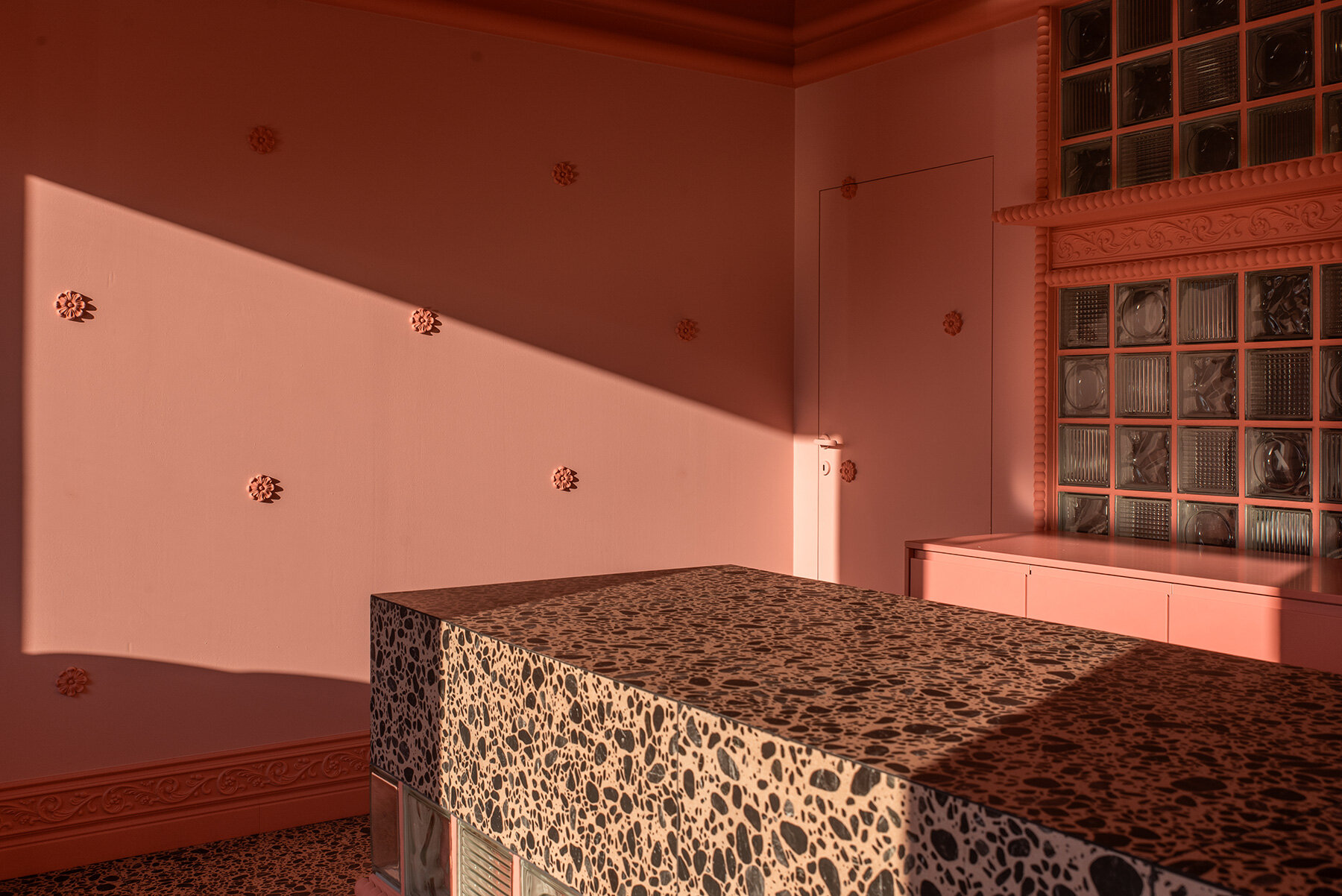 modelina-tiny-cake-studio-poland-jelly-glass-confectionery-detailing-designboom-large02