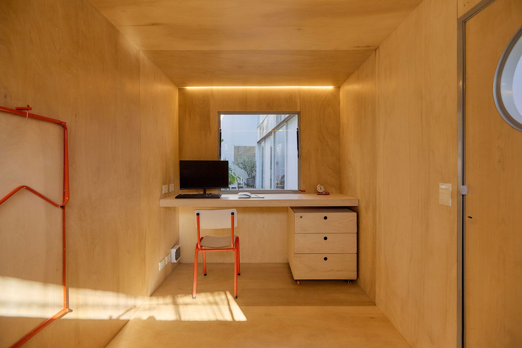 morsa-taller-7-sqm-mobile-office-between-sites-buenos-aires-designboom-large01