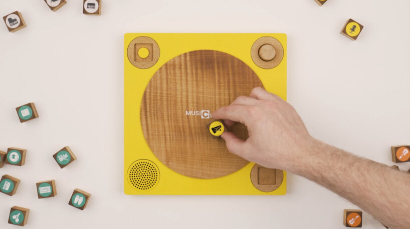 Vinilo cubo musical madera