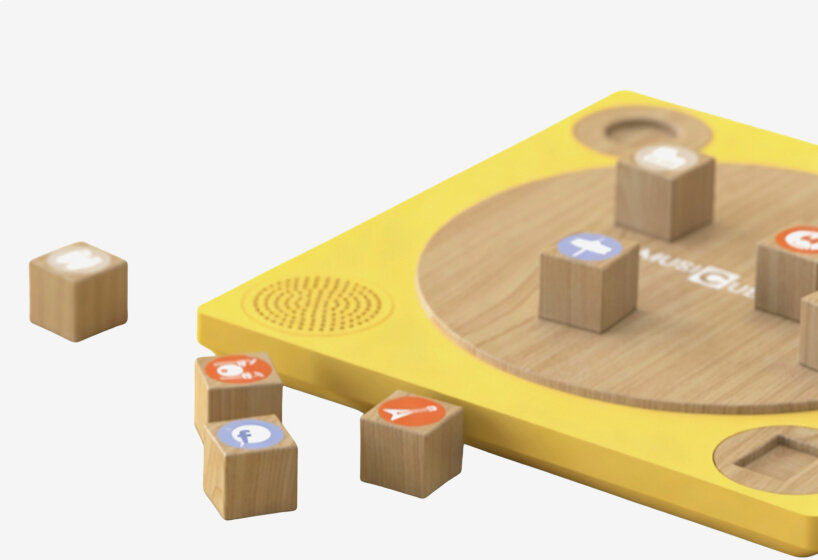 Vinilo cubo musical madera