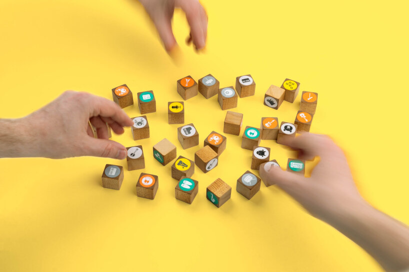 Vinilo cubo musical madera