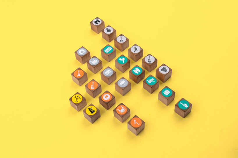 Vinilo cubo musical madera