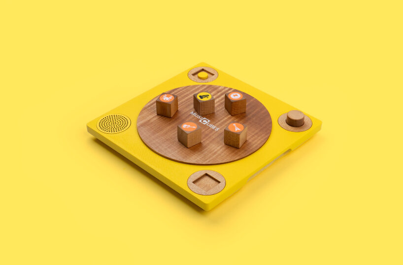 El dispositivo se basa en una tecnología llamada TuneTouch, que utiliza etiquetas RFID pasivas.