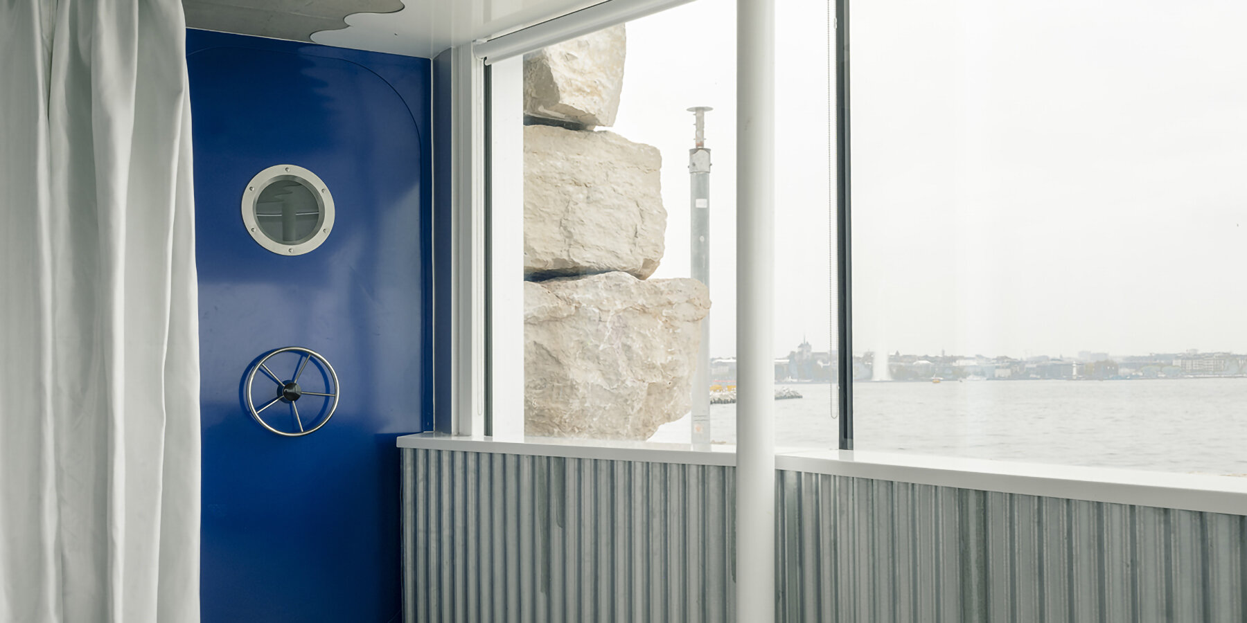 phare-ylliam-lighthouse-bureau-geneva-lake-switzerland-designboom-1800-2