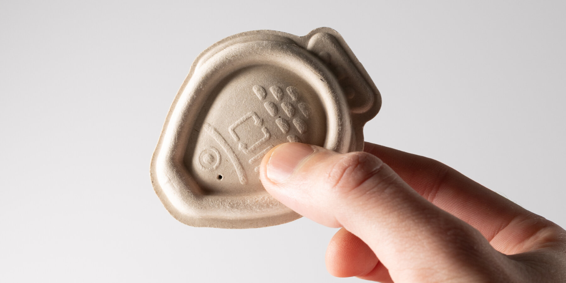 plastic-free-soy-sauce-fish-dropper-decomposes-weeks-heliograf-vert-design-designboom-ban