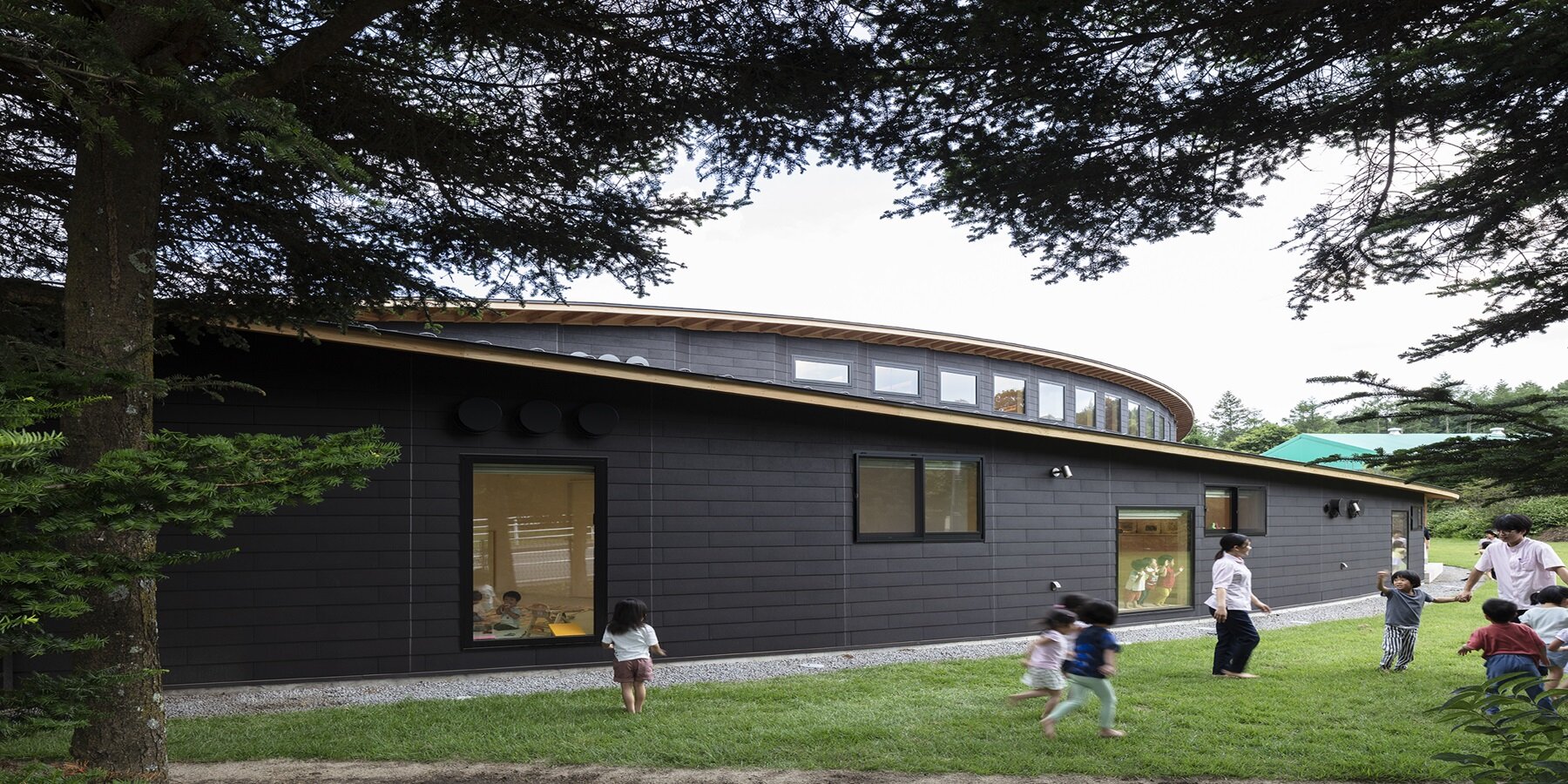 poppins-nursery-school-karuizawa-kazakoshi-nikken-sekkei-japan-designboom-1800-2