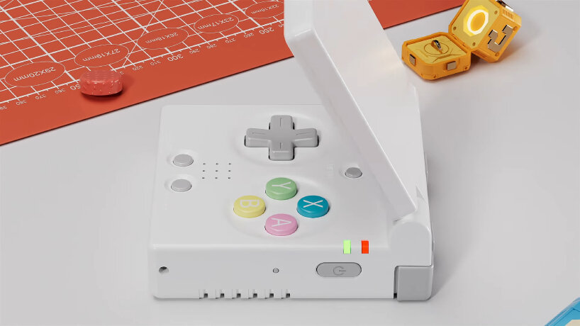 the control buttons are colored and revives the letter style