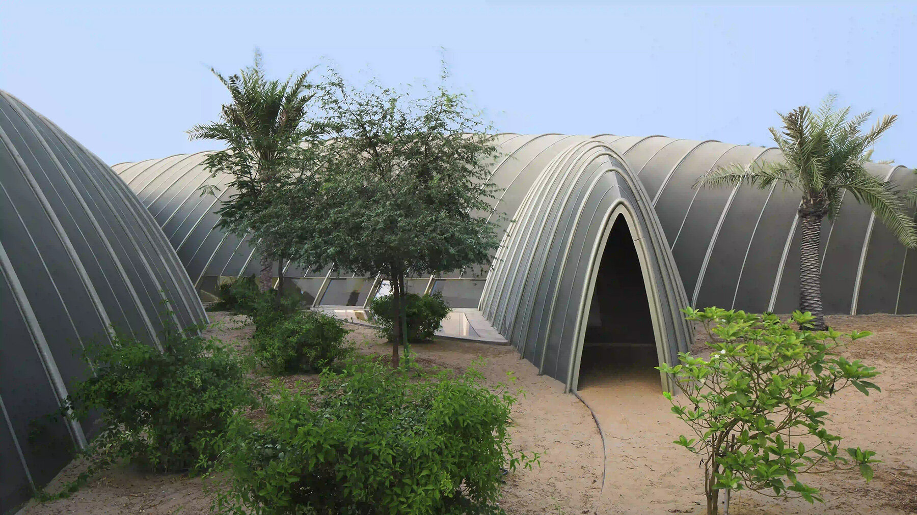 rcr-arquitectes-residence-blooming-structure-ribbed-petals-dubai-desert-designboom-large02