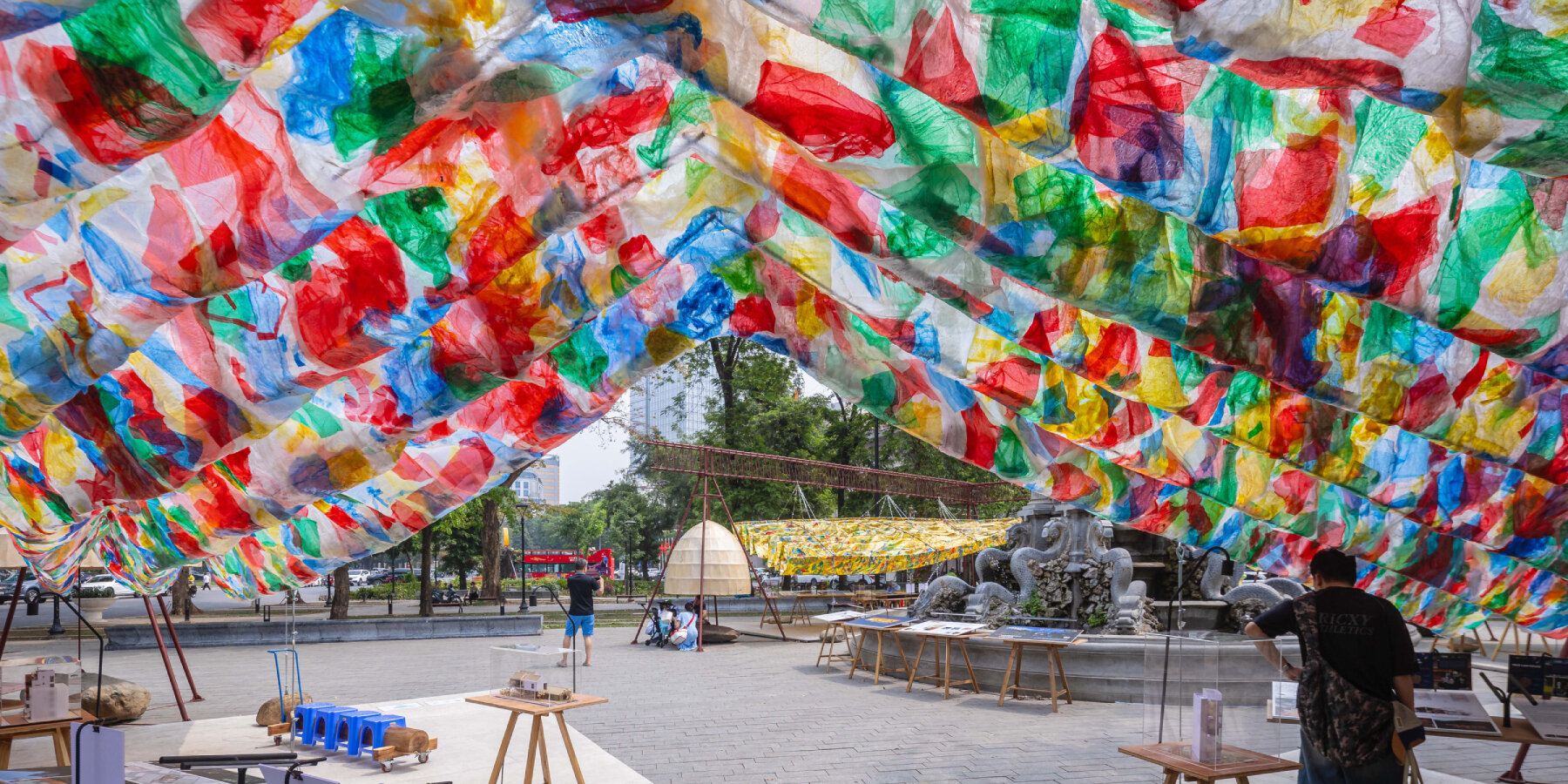 recycled-plastic-bags-handmade-paper-public-art-pavilion-vietnam-ODDO-architects-T10a-designboom-ban